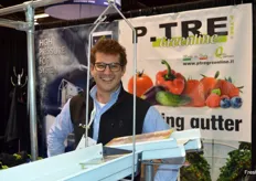 Andrea Bonriposi of P.TRE greenline, wanting to help growers, not only in the United States, to optimize their production by growing on hanging gutters.